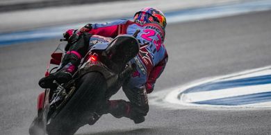 MotoGP Thailand 2022 - Kondisi Trek Basah, Enea Bastianini Susah Melihat pada 10 Putaran Awal