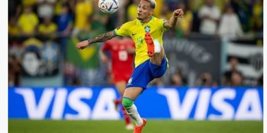 PIALA DUNIA 2022 - Pemain Brasil Jatuh Sakit, Antony Salahkan AC di Stadion