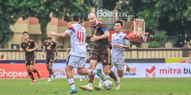Hasil Liga 1 - 2 Pemain Diusir Wasit, KH Yudo Cuma Bertahan 5 Menit, PSM Makassar Bungkam Arema FC