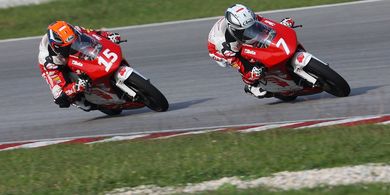 Merah-putih Berkibar Usai Sprint MotoGP Jepang 2023, Veda Ega Pratama Juara Race 1 ATC Jepang 2023