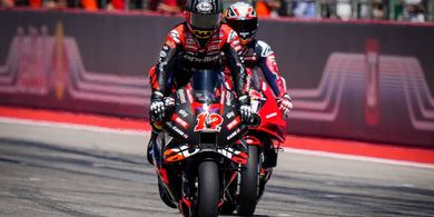 Marc Marquez Digosipkan ke Aprilia, Maverick Vinales Yakin Si Alien Tetap Merah