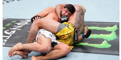 Hasil UFC 300 - Lolos dari Eksekusi Raja Kuncian, Arman Tsarukyan Jadi Ancaman buat Islam Makhachev