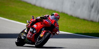 MotoGP Catalunya 2024 - Kemenangan di Depan Mata Lenyap, Francesco Bagnaia Bingung Bisa Jatuh karena Insiden Aneh
