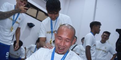 Efek Persib Juara, Penjual Telur Gulung Gratiskan 1000 Tusuk hingga Asisten Bojan Hodak Pilih Botak