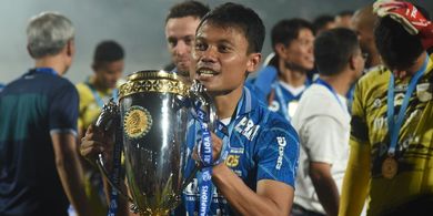 Habis Drama Terbitlah Juara, Pemain Persib Lega Setelah Angkat Piala