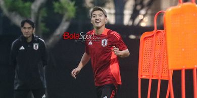 Gelandang Jepang Ritsu Doan Akui Tak Takut Teror Suporter Timnas Indonesia