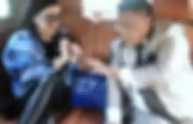 Syahrini dan pengacara kondang Hotman Paris Hutapea