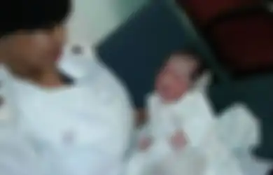 Kisah Ajaib dari Bayi yang Dibuang di Selokan Air Penuh Semut Merah
