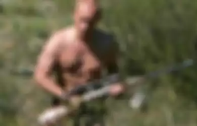 Vladimir Putin saat berburu di Siberia