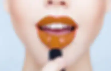 Awas, Polisi Temukan Makeup Murah yang Terkontaminasi Kotoran Manusia!
