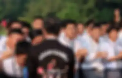 Melongo, Begini Reaksi Menpora ketika Melihat Presiden Jokowi Kenakan Jaket Bermotif Asian Games