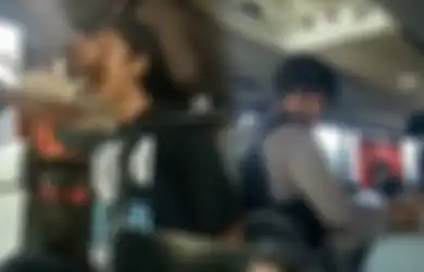 Salut! Polisi Suapi Napi Teroris dalam Perjalanan Menuju Nusakambangan