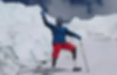 Hebat! Walau Kedua Kakinya Diamputasi, Pria 69 Tahun Ini Berhasil Mendaki Puncak Gunung Everest