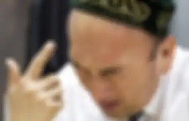 Sebagai Hukuman Tahanan Muslim China Dipaksa Makan Babi dan Minum Alkohol