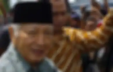 Soeharto Tak Senang Dielu-elukan Bocah SD: 'Sekarang Kelihatan Lucu-lucu, Lihat 10 Tahun Lagi...'