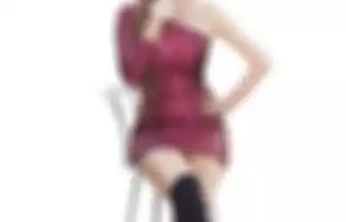  Aura Kasih tampil seksi nan glamor dibalut mini dress