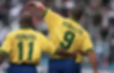 Brazil's goal scorers Romario (left) and Ronaldo (right) celebrate taking their team into the final of the FIFA Confederations Cup