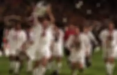 Real Madrid's Fernando Morientes lifts the trophy and leads his team as they celebrate winning the m