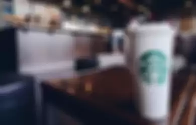 Gelas karton Starbucks di Inggris kini tak lagi gratis