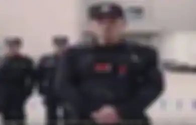 (Video) Kocak dan Jadi Viral, Inilah Saran Polisi Bila Kita Diserang dengan Pisau