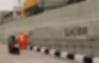 Underpass Mampang-Kuningan yang sedang dicat ulang