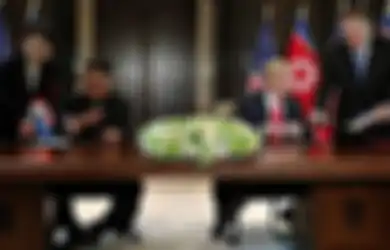 'Parno' Karena Takut Diracun, Kim Jong Un Tukar Pulpen di Detik-detik Terakhir Sebelum Menandatangani Perjanjian Denuklirisasi 2018 di Sebelah Donald Trump