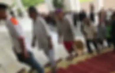 Hanya Pakai Celana Pendek dan Sandal Jepit Tapi Bisa Halal Bihalal Bareng Presiden, Keren!