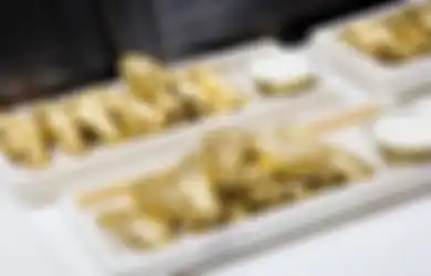 Wow, Ada Ayam Goreng Berbalut Emas! Seperti Apa Ya Rasanya?