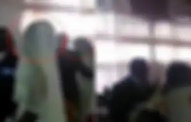 (Video) Tak Terima Pacar Pilih Wanita Lain, Wanita Ini Datangi Pesta Pernikahan Pacar dengan Gaun Pengantin