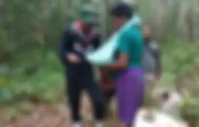 Imunisasi Bayi di Tengah Hutan, Beginilah Perjuangan Tenaga Kesehatan di Pedalaman Papua