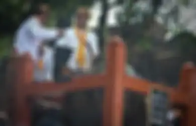 Repotnya Menguras Gentong Raja Mataram Tapi Ditunggu oleh Masyarakat Demi Mendapat Berkah