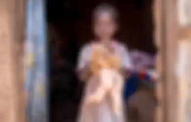 (Foto) Inilah Potret Memilukan Bagaimana Anak-anak di Kawasan Miskin Mendapatkan Mainan Mereka
