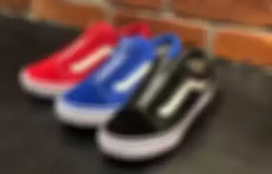 Sneakers baru Vans dengan ritsleting