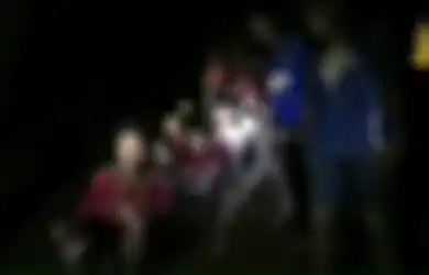 Beri Jatah Makanan dan Minumannya kepada 12 Muridnya, Ini Kisah Pelatih Tim Sepakbola yang Terjebak di Gua di Thailand