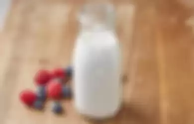 Ilustrasi susu dalam botol.