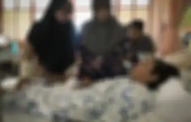 Perhatikan Baju Anda Saat Naik Motor! Tangan Gadis Ini Putus Setelah Bajunya Tersangkut di Roda Motor