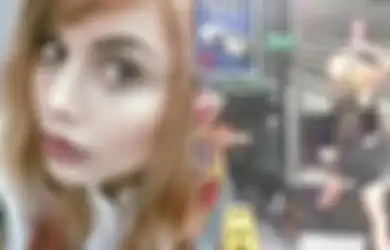 Ngeri! Transgender 'Psikopat' Menyerang Pelanggan di Sebuah Mini Market dengan Kapak