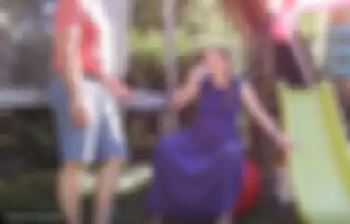 Pernah Lahirkan Anaknya di Air, Sambil Berdiri, dan Sekarang di Kebun Secara Live Streaming, Inilah Kisah Ibu 6 Anak Ini