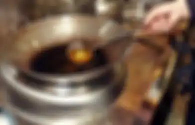 Ingat, Jangan Pernah Beli Minyak Goreng dengan Ciri-ciri Seperti yang Dijual Pedagang Nakal Ini, Berbahaya! Bisa Sebabkan Penyakit Mematikan Ini!