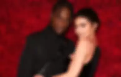 Kylie Jenner dan Travis Scott