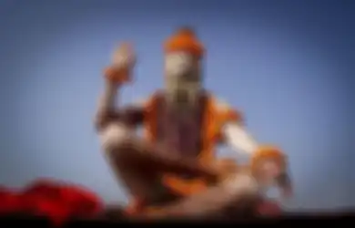 Selain Berhubungan Intim di Tengah Kerumunan Mayat, Sadhu Aghori Juga Suka Taburi Sekujur Tubuhnya dengan Abu Kremasi