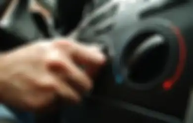 Nyalakan AC Mobil Dianggap Bikin Boros Bensin, Ini Fakta Sebenarnya!