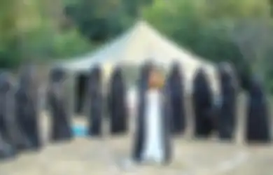 Dari Kerajaan Ubur-ubur Hingga Gerbang Surga, Inilah 5 Sekte Teraneh yang Pernah Ada