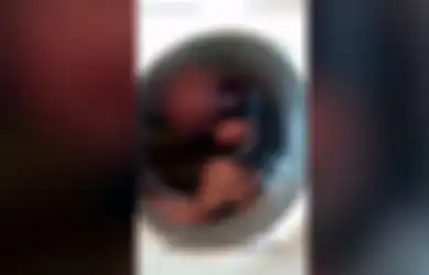 Bayi Ini Dimasukkan ke Dalam Mesin Cuci oleh Pengasuhnya Agar Berhenti Menangis, Kejam!