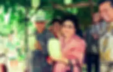 Ibu Tien Soeharto saat di Taman Buah Mekarsari