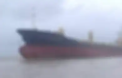 (FOTO) Tanpa Satupun Awak dan Muatan, 'Kapal Hantu' Berbendera Indonesia Ini 'Gentayangan' di Laut Myanmar