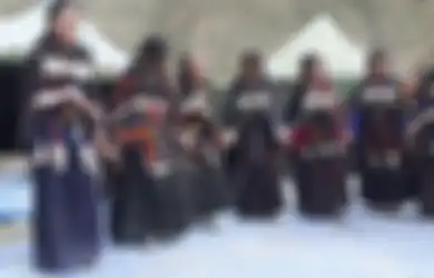 Mengintip Tradisi Berbagi Istri di Sebuah Desa Terpencil Himalaya 