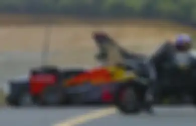(Video) Adu Kencang, Kawasaki Ninja H2R Kalahkan Jet Tempur F-16 dan Mobil Balap F1