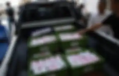 Beli BMW Mewah Seharga Rp1 M, Supir Bus ini bayar Pakai Uang Koin 1 Ton