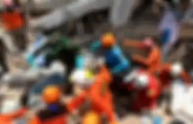 Tim Sar Menemukan Jenazah Warga Negara Korea Selatan di Reruntuhan Hotel Roa Roa Palu
